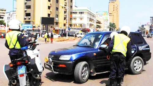 Kinshasa lance une vaste chasse aux permis irréguliers
