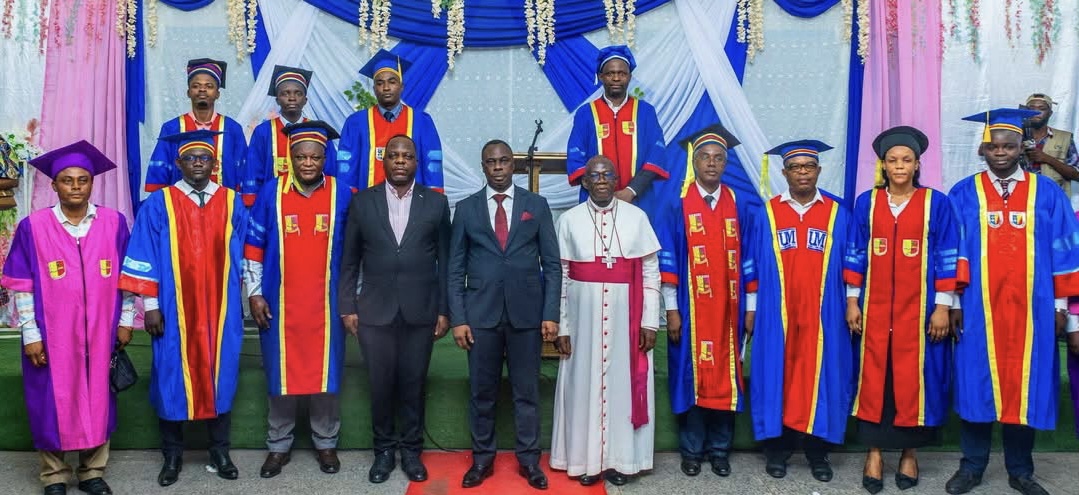 UNIVERSITÉ DE MBUJIMAYI : 123 LAURÉATS CÉLÉBRÉS ET UNE NOUVELLE ÈRE DE MODERNISATION À L’HORIZON