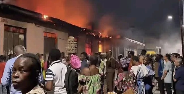 Kinshasa : incendie en cours au marché central